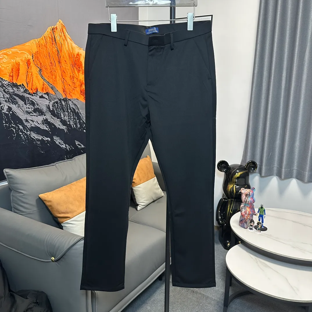 P210 Ralph Lauren/Polo men's business casual trousers, men's high-end business casual trousers, imported and selected 100% eco-friendly cotton fabrics for customers... Various rough and inferior fabrics imitated from polyester, chemical fiber, and nylon on the market, with real comfort and texture beauty, excellent skin-friendliness, superior breathability, and good thermal insulation effect. The texture structure restores the pure and rustic nature of cotton. It is visually very attractive and full of artistic conception! Customized original hardware The designer of this item has weakened the strong sense of fashion to a certain extent. It is derived from the improved design of formal trousers. It has a distinctive charm and is in line with modern urban aesthetics! There is no pressure to match. It is recommended that you buy a few for leisure! Soft, delicate and skin-friendly! Excellent quality, fine workmanship, simple and elegant style, perfect product. Waist, hip, trouser length, thigh circumference M.          71.  106. 96.   64 L 75 110 99 67 XL 79 116 102 70 2XL 83 121 105 72.5 Trial weight L. 120-150 catties Male: Height 175 and 172 pounds. Try on XL slim fit and XXL loose fit.